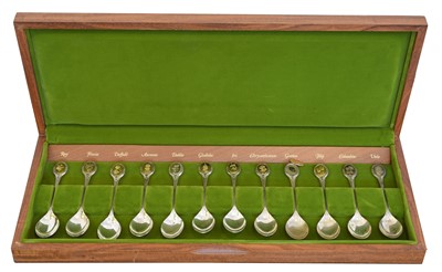 Lot 119 - A cased set of Elizabeth II silver Royal Horticultural Society spoons