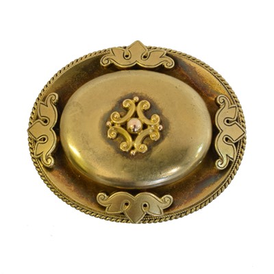 Lot 14 - A Victorian Etruscan brooch