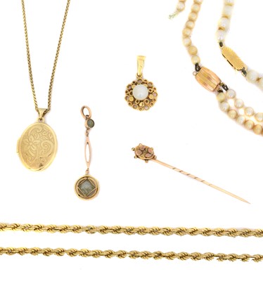 Lot 104 - A selection of jewellery