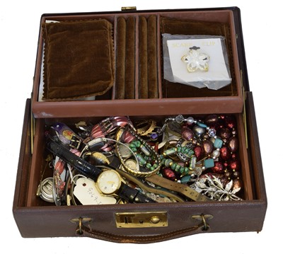 Lot 119 - A selection of costume jewellery