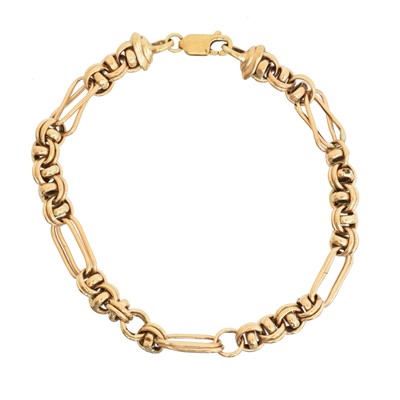 Lot 49 - A chain bracelet