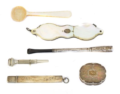 Lot 162 - A selection of silver and miscellaneous items