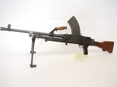 Lot 103 - Deactivated Bren light machine gun in chest