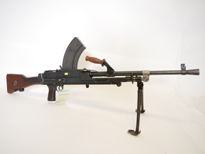 Lot 103 - Deactivated Bren light machine gun in chest