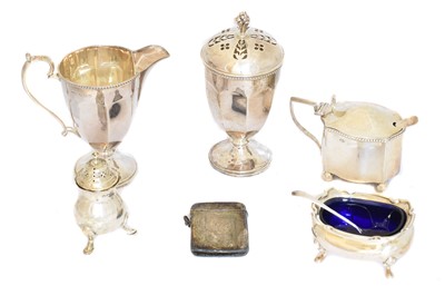 Lot 136 - A selection of silver