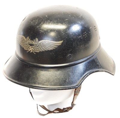 Lot 302 - German WWII Luftschutz helmet