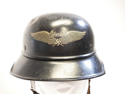 Lot 302 - German WWII Luftschutz helmet