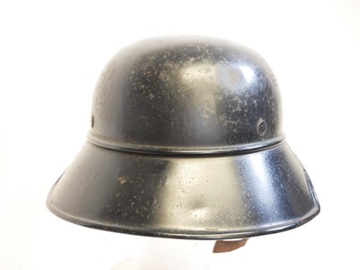 Lot 302 - German WWII Luftschutz helmet