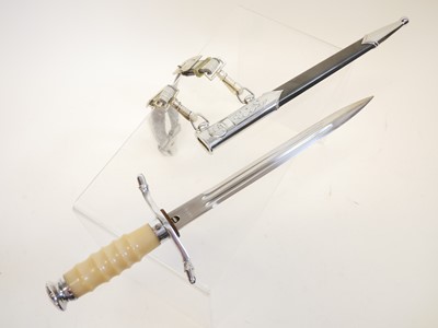 Lot 287 - East German army officer's dagger