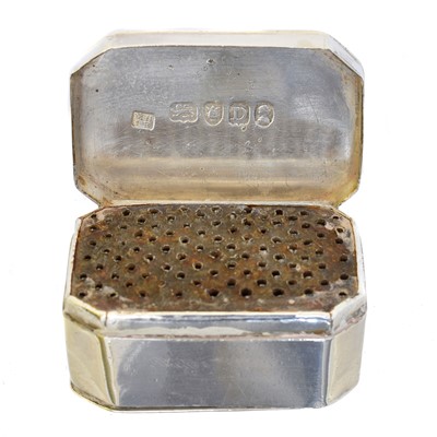 Lot 14 - A George III silver nutmeg grater
