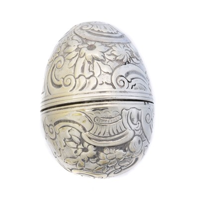 Lot 31 - An 18th century silver nutmeg grater