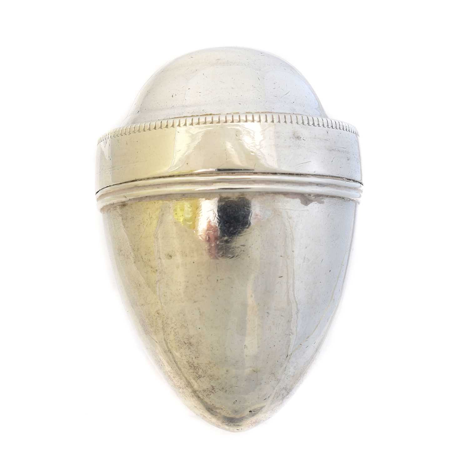 Lot 3 - A George III silver nutmeg grater