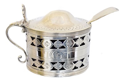 Lot 4 - A George III silver mustard pot
