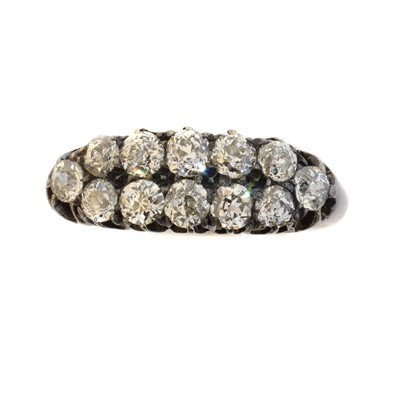 Lot 224 - A late Victorian diamond dress ring