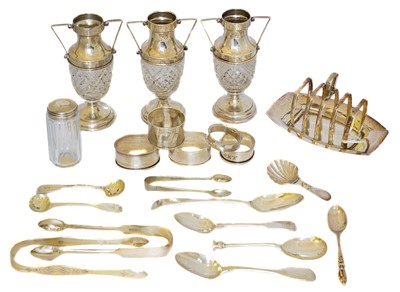 Lot 109 - A selection of silver and silver plate