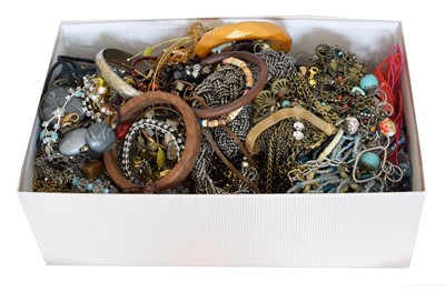 Lot 123 - A large selection of costume jewellery