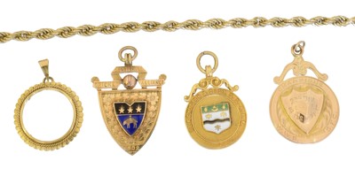 Lot 249 - A selection of 9ct gold jewellery