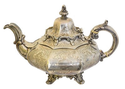Lot 103 - A Victorian silver teapot