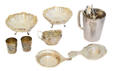Lot 106 - A selection of silver