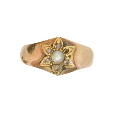 Lot 208 - A late Victorian 18ct gold diamond and split pearl ring