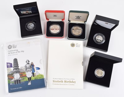 Lot 41 - Assortment of silver proof coins, annual coin sets and modern commemorative coins.
