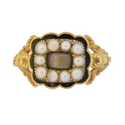 Lot 181 - A William IV 18ct gold mourning ring