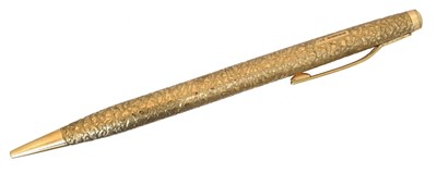 Lot 251 - A 9ct gold pencil