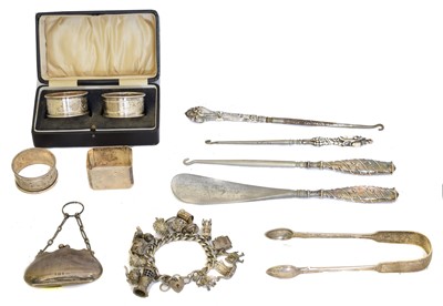 Lot 90 - A selection of silver items