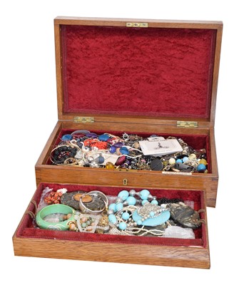 Lot 125 - A selection of costume jewellery