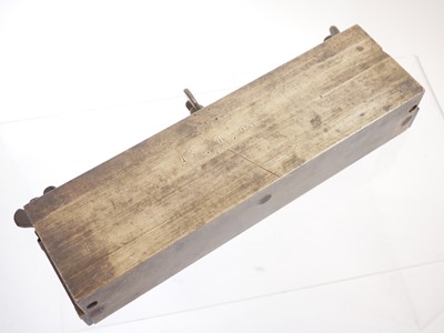 Lot 318 - Unusual gang mould