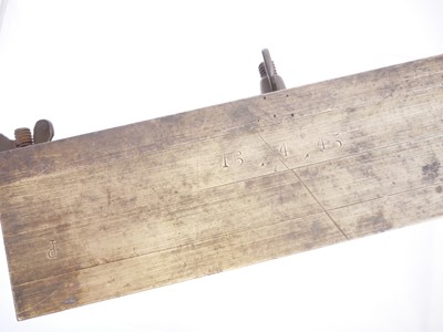 Lot 318 - Unusual gang mould