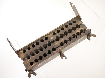 Lot 318 - Unusual gang mould