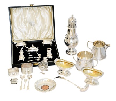 Lot 85 - A selection of silver and silver plate