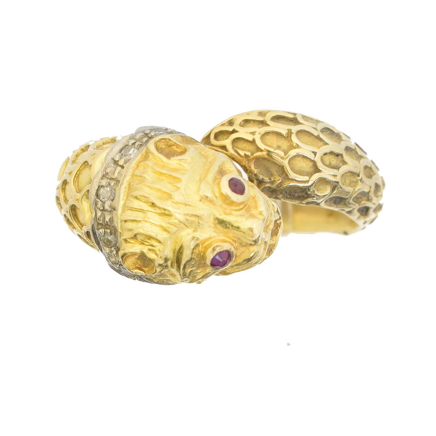 Lot 114 - A gem-set dress ring