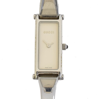 Lot 11 - A stainless steel Gucci quartz wristwatch