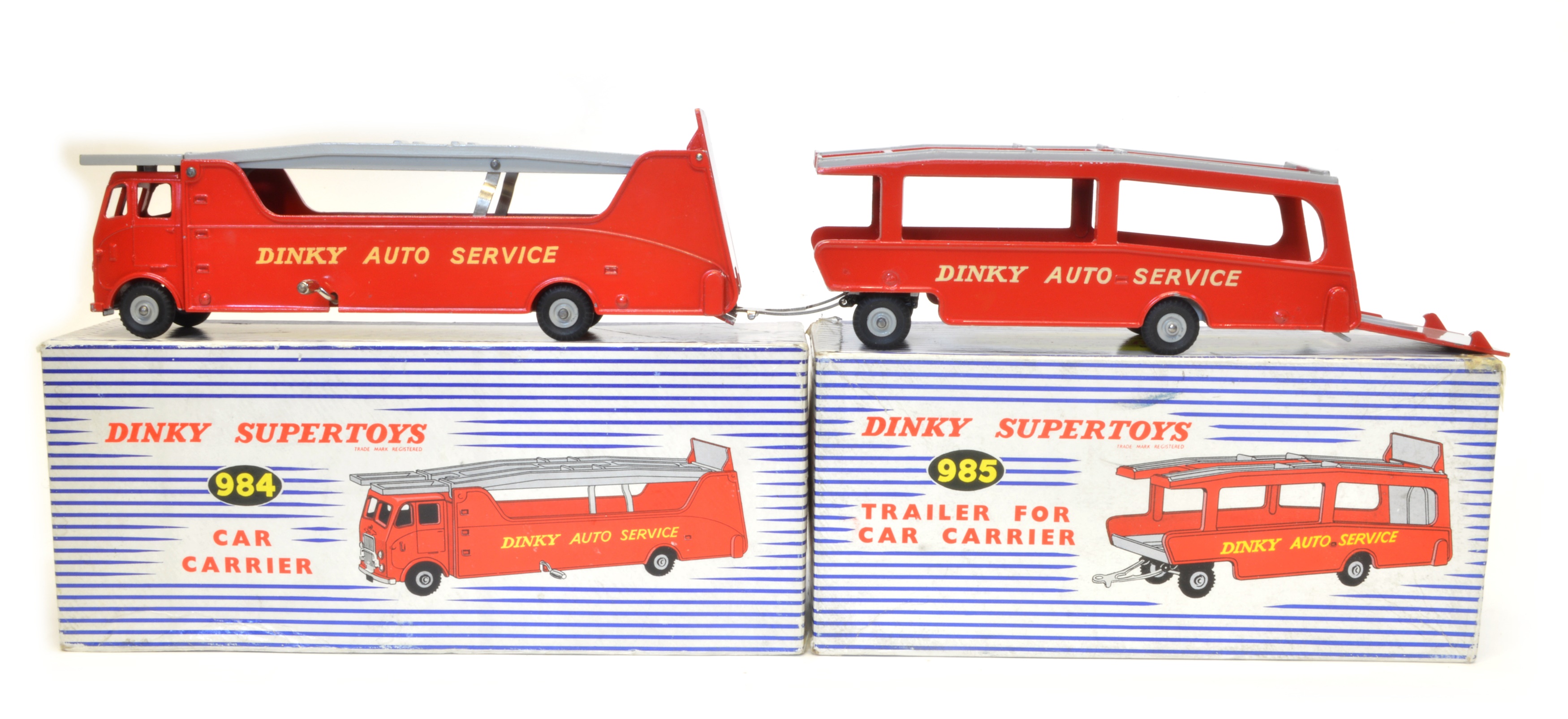Lot 89 - Dinky Supertoys No.984 and No.985 Trailer