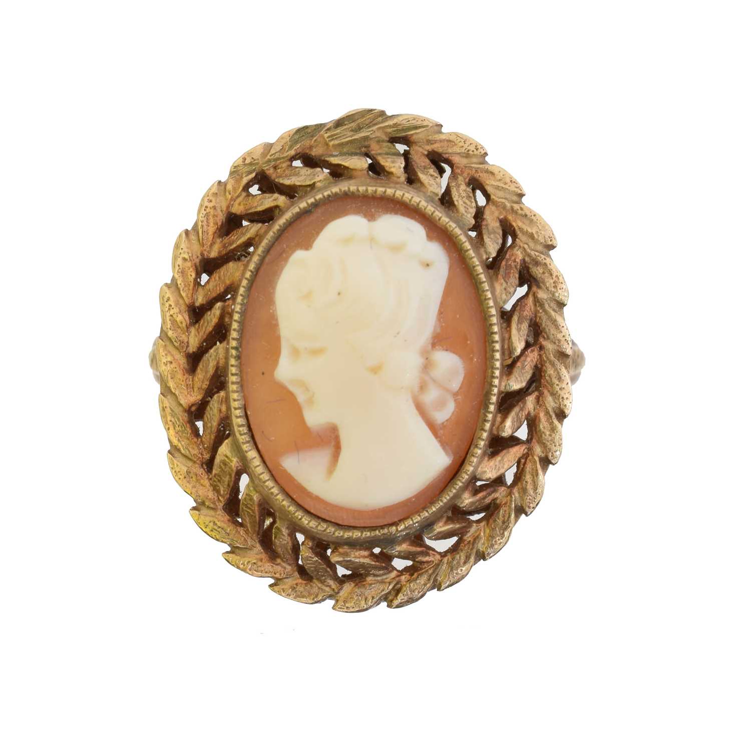 Lot 84 - A 9ct gold shell cameo ring