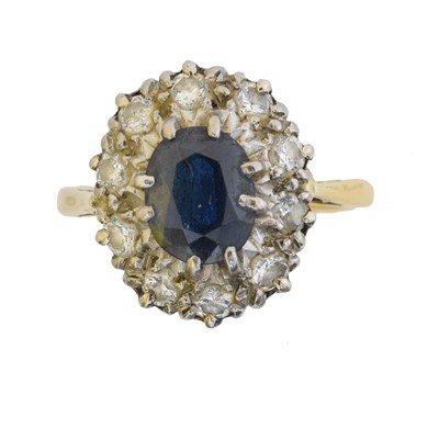 Lot 169 - A sapphire and diamond cluster ring