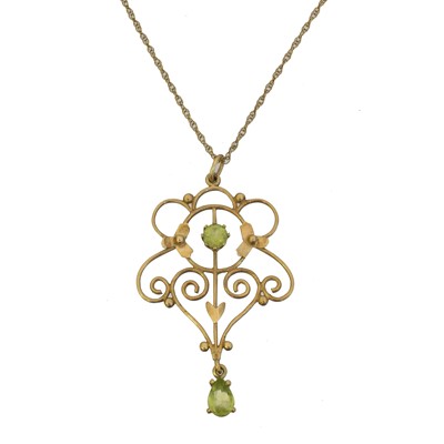 Lot 43 - An early 20th century peridot pendant