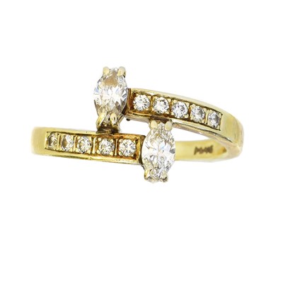 Lot 125 - A diamond dress ring