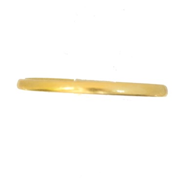 Lot 64 - A 22ct gold band ring