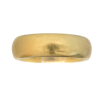 Lot 62 - An 18ct gold band ring