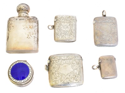 Lot 104 - A selection of silver
