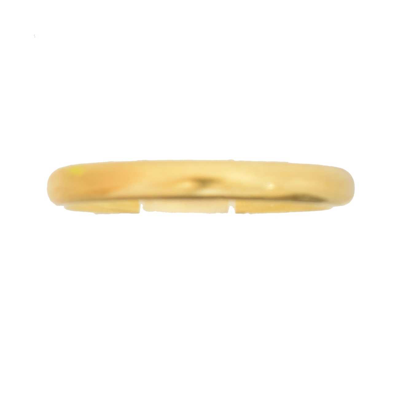 Lot 65 - A 22ct gold band ring