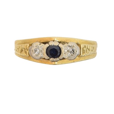Lot 82 - A sapphire and diamond three stone ring
