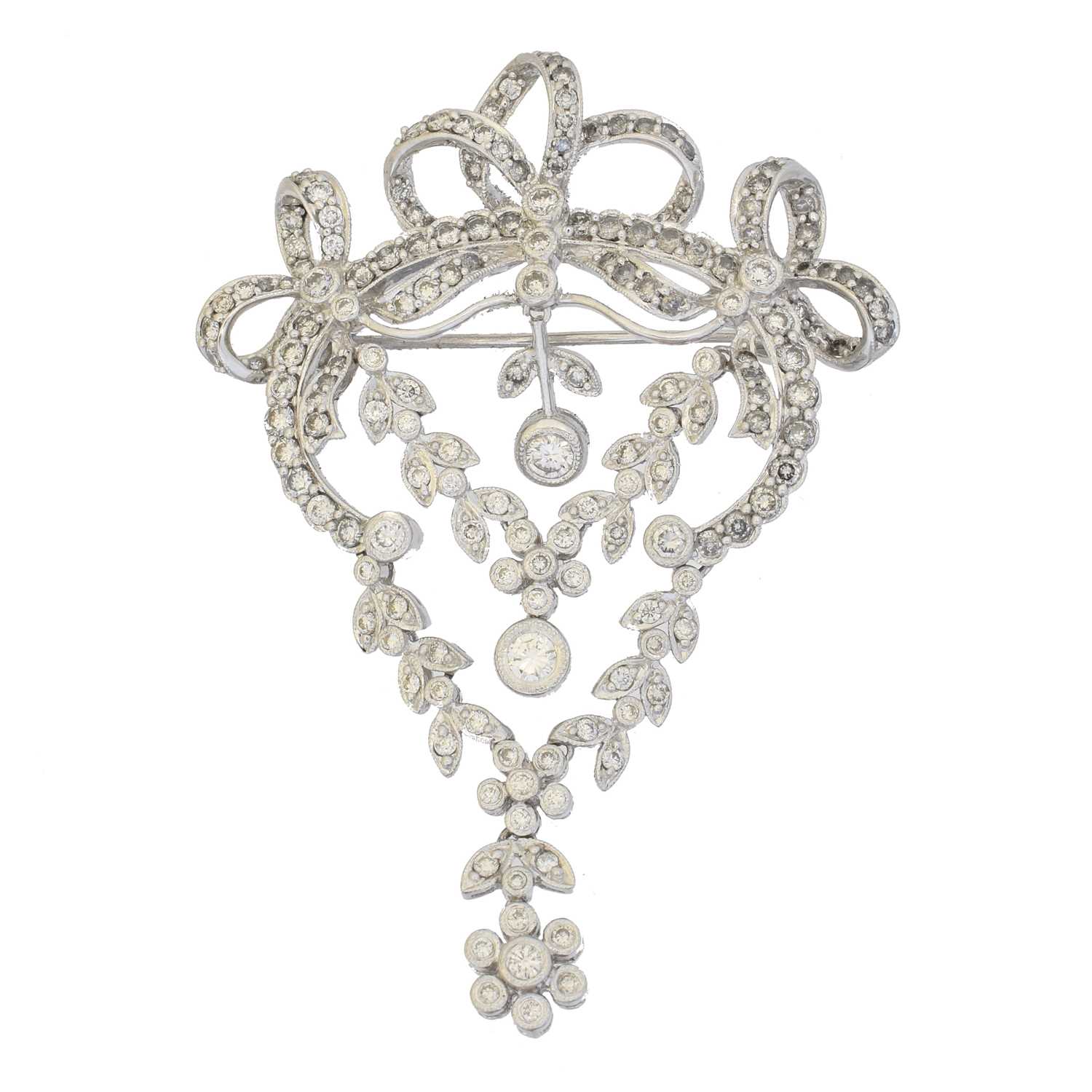Lot 8 - A Belle Epoque style diamond brooch