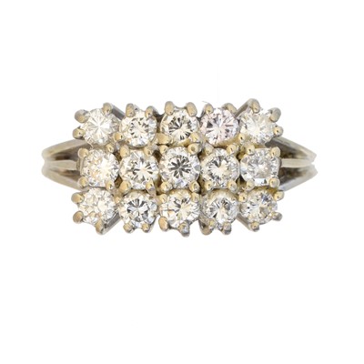 Lot 162 - An 18ct gold diamond cluster ring