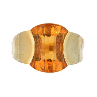 Lot 71 - A 9ct gold citrine single stone ring