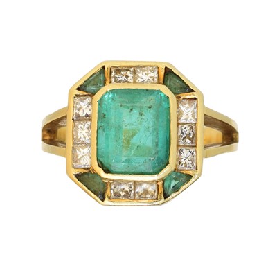 Lot 129 - An 18ct gold emerald and diamond cluster ring