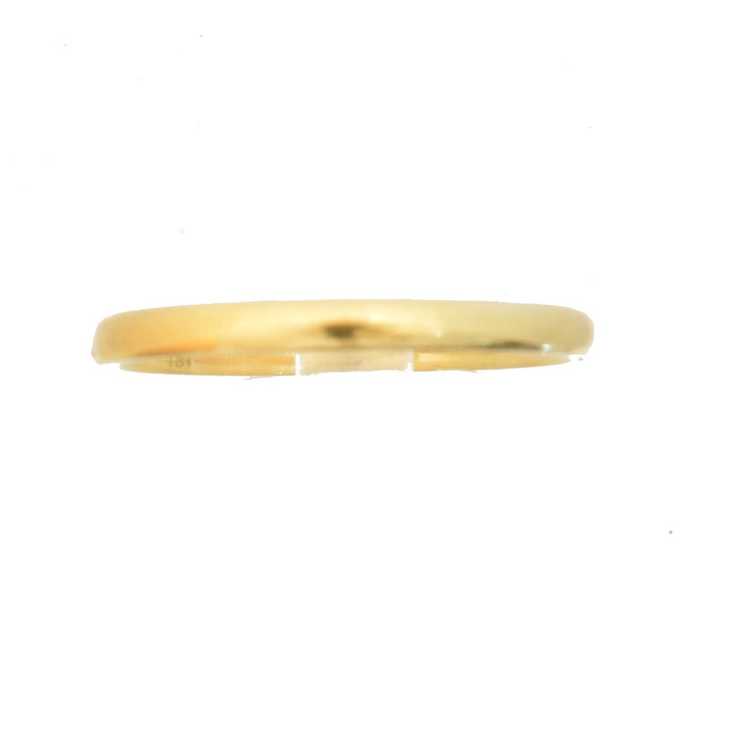 Lot 63 - A band ring